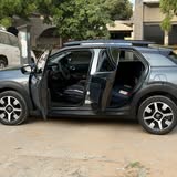 SUV compact gris