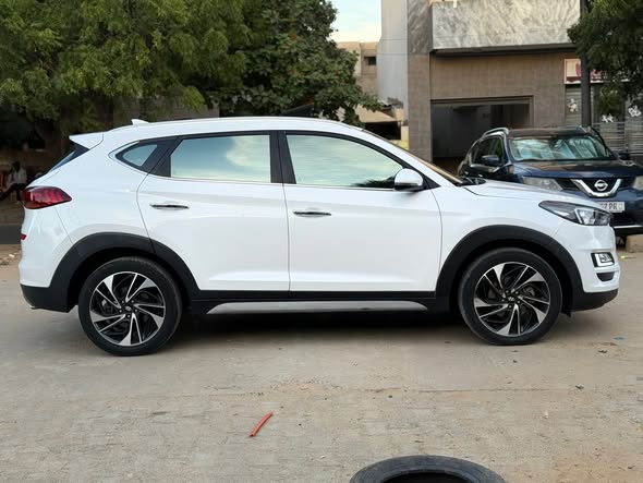 SUV blanc